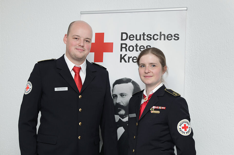 Neue_KBL_Schoch_Hanakam Stefan Schoch und Nadine Hanakam in Rotkreuz-Uniform.