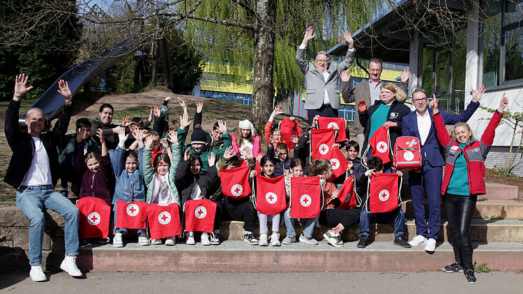 Juniorhelfer an der LUS Heimsheim freuen sich über ihre Ernennung zu Juniorhelfern.